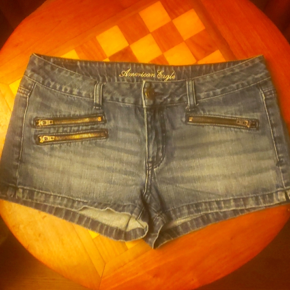 Women's American Eagle shorts size 8.